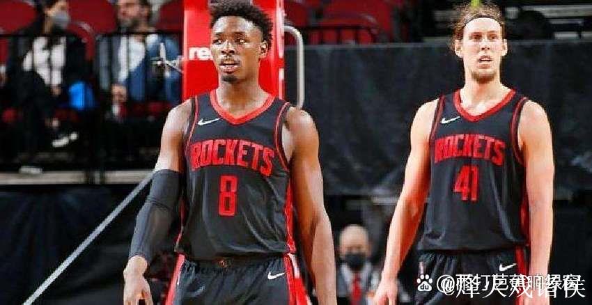 孙悦称字母哥不应离雄鹿,杨毅追问詹姆斯引热议 孙悦称字母哥不应离雄鹿,杨毅追问詹姆斯引热议