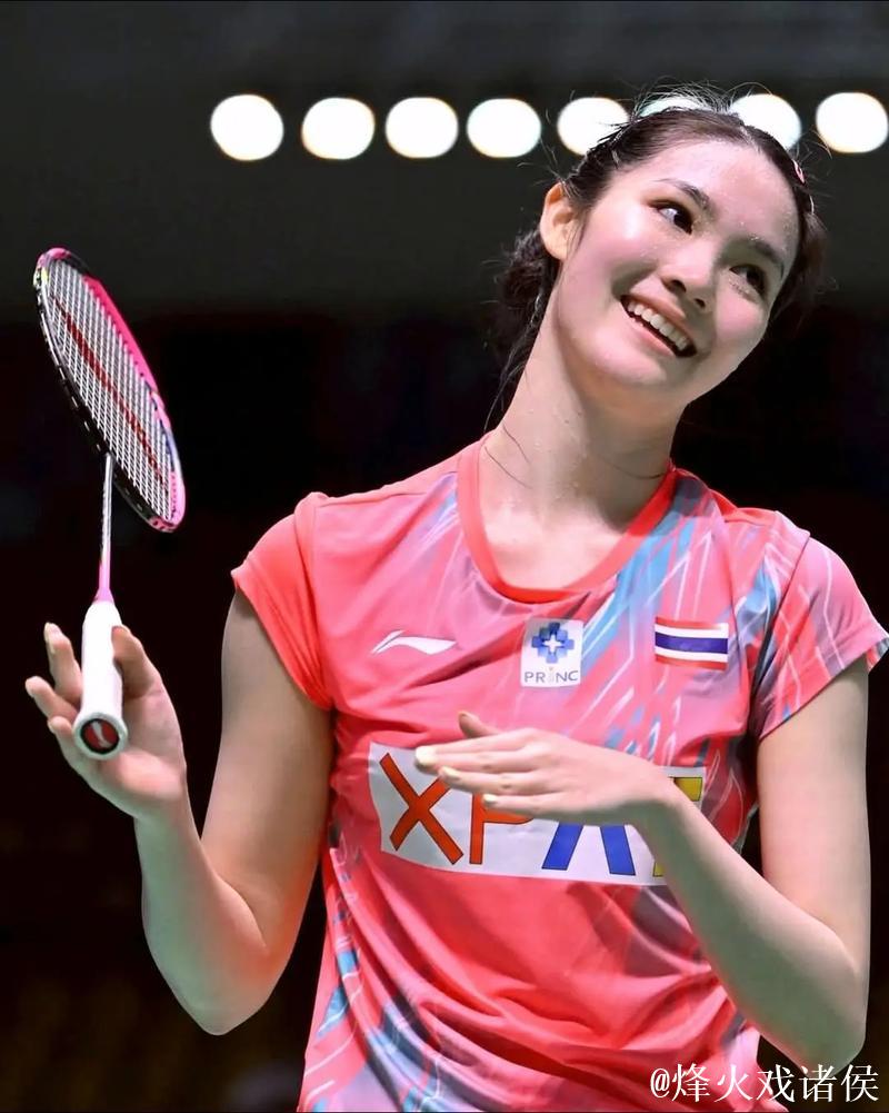 泰国羽毛球美人碧查梦,天赋异禀以赛代练,衣品卓越治愈系代表 泰国羽毛球美人碧查梦,天赋异禀以赛代练,衣品卓越治愈系代表