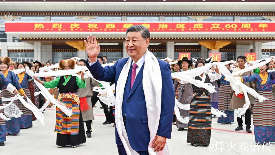 习近平率中央代表团抵达拉萨出席西藏自治区成立60周年庆祝活动